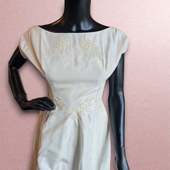 Vintage 50's Ivory Taffeta Cap Sleeve Wedding Gown - Picture 2 of 8